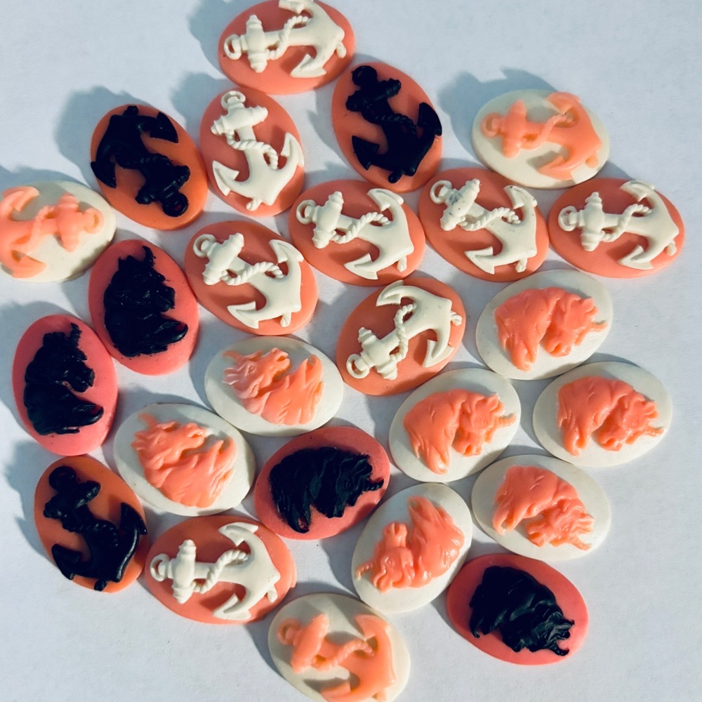 24 Random 18*25mm Hard Resin Cameos, NWT